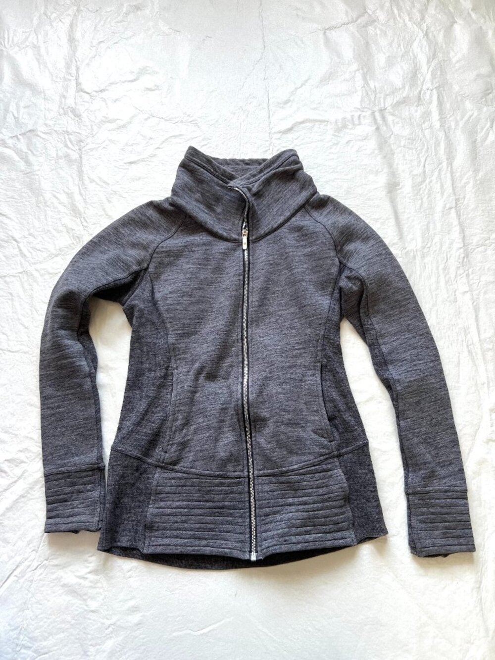 Lululemon jacket Radiant II Heather Gray womens size 8 Full Zip Cowl neck fitted